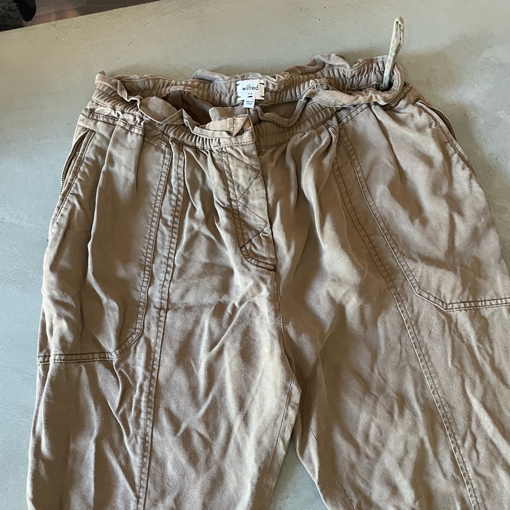Aritzia Wilfred Flowy Khaki Trowser Pants